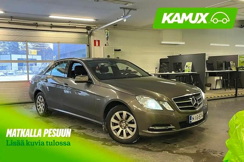 Käytetty Mercedes E200 184 HP (135 kW) 2011 Hopea / harmaa Sedan
