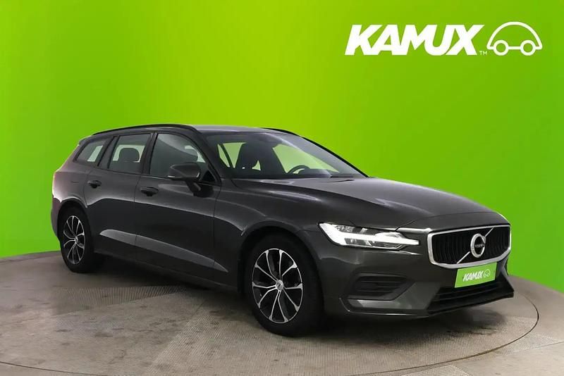Pine grey / metallic Käytetty 2021 Volvo V60 Momentum Farmari | 26 450 € (Perustarjous) - Kuva 1/4