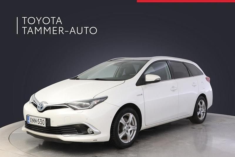 Käytetty Toyota Auris Touring Sports Premium 99 HP (72 kW) 2015 Valkoinen Farmari