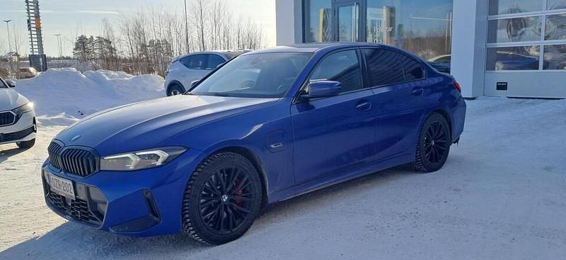 Käytetty BMW 330e Comfort Edition 292 HP (214 kW) 2023 Sininen Sedan