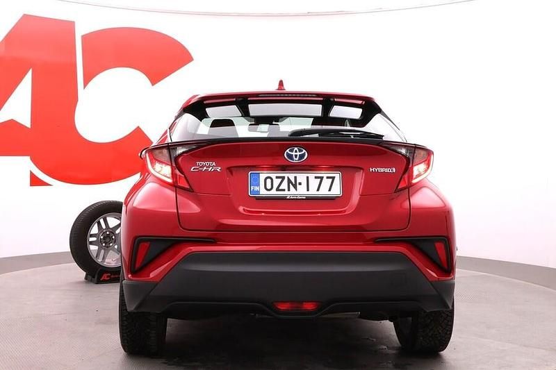 Käytetty Toyota C-HR Active 122 HP (89 kW) 2023 Punainen Katumaasturi
