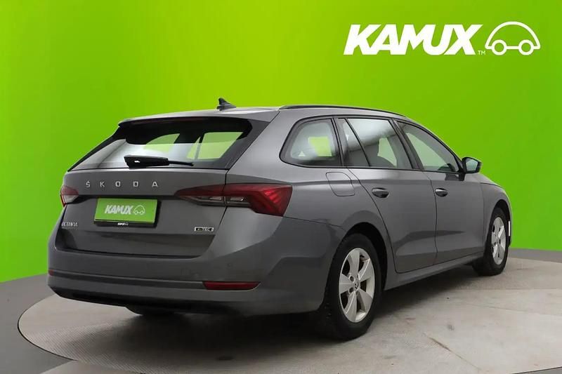 Käytetty Skoda Octavia Ambition 110 HP (80 kW) 2024 Hopea / harmaa Farmari