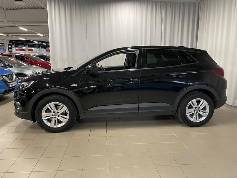 Käytetty Opel Grandland X Comfort 131 HP (96 kW) 2019 Musta Katumaasturi