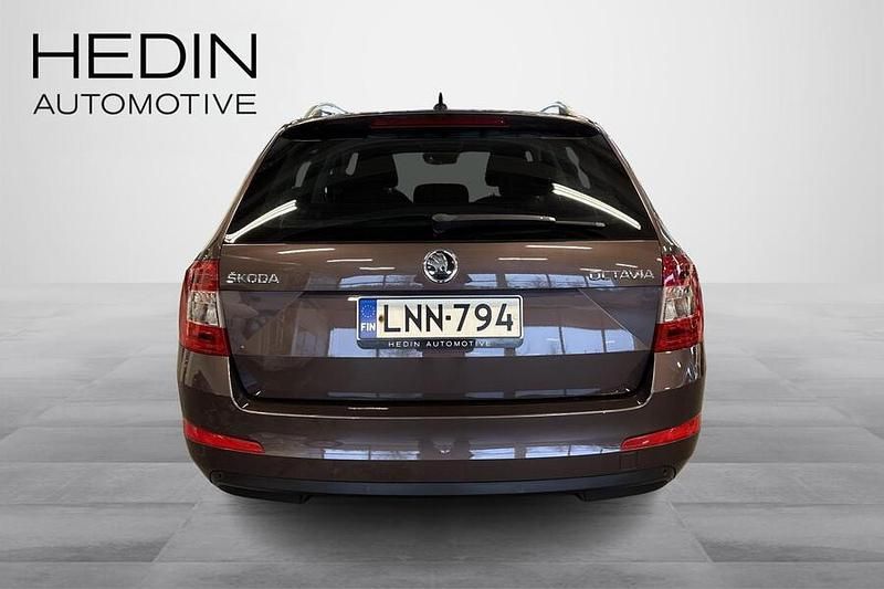 Käytetty Skoda Octavia Style 110 HP (80 kW) 2016 Ruskea Farmari