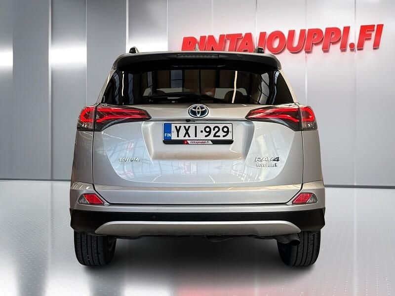 Käytetty Toyota RAV4 Hybrid Active 155 HP (114 kW) 2016 Katumaasturi