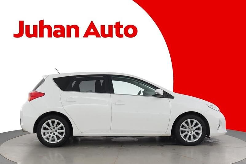 Käytetty Toyota Auris Multidrive S 132 HP (97 kW) 2015 Valkoinen Viistoperä