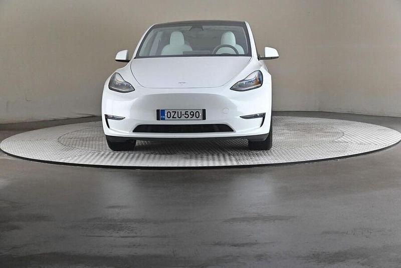 Käytetty Tesla Model Y Long Range AWD 258 kW (351 HP) 2023 Katumaasturi
