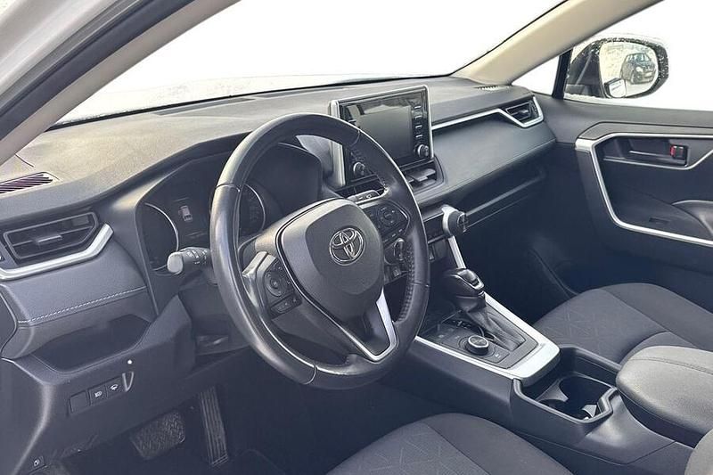 Käytetty Toyota RAV4 Hybrid Active 222 HP (163 kW) 2020 Katumaasturi