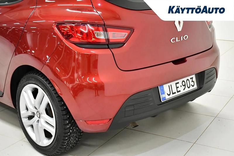 Käytetty Renault Clio IV 90 HP (66 kW) 2018 Punainen Viistoperä