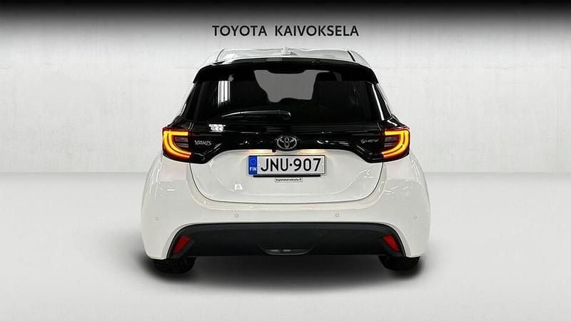 Käytetty Toyota Yaris Hybrid Style 116 HP (85 kW) 2025 Valkoinen Viistoperä
