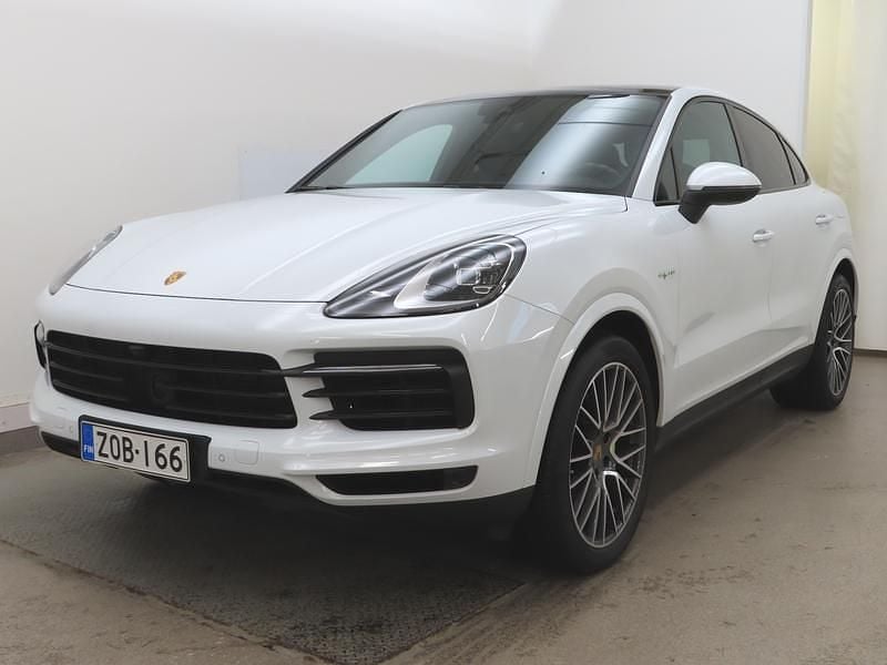 Valkoinen Käytetty 2022 Porsche Cayenne Katumaasturi | 73 890 € (Hieman kallis) - Kuva 1/3