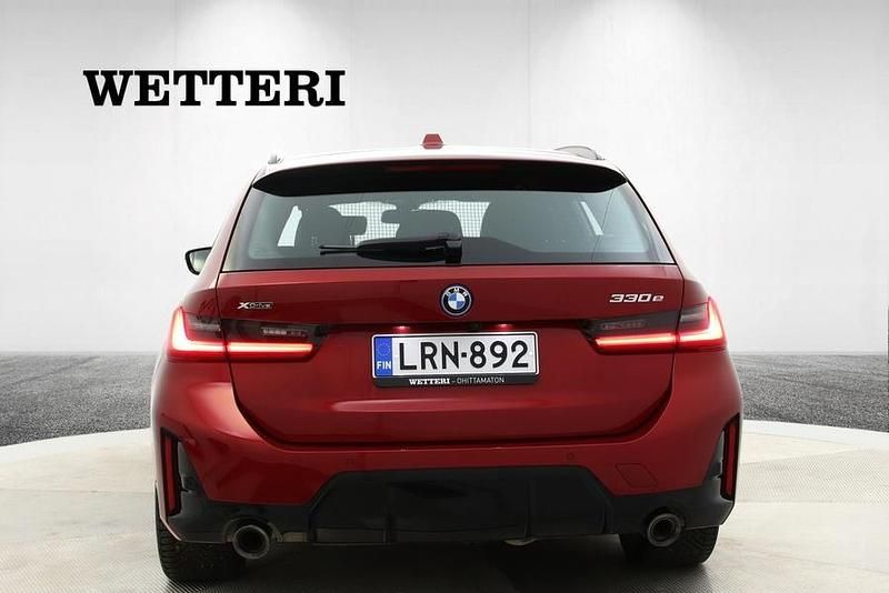 Käytetty BMW 330e M Sport 292 HP (214 kW) 2025 Punainen Farmari