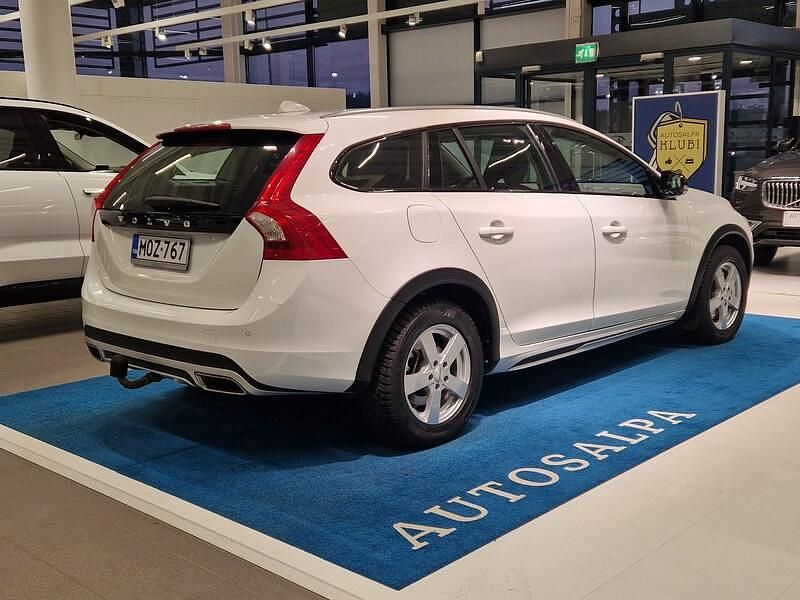 Käytetty Volvo V60 CC Momentum 190 HP (139 kW) 2016 Valkoinen Farmari