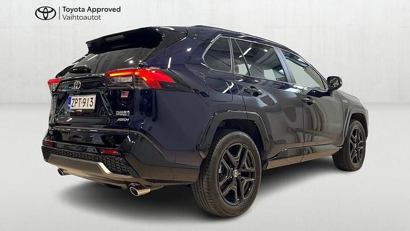 Käytetty Toyota RAV4 Hybrid Sport 178 HP (130 kW) 2023 Katumaasturi