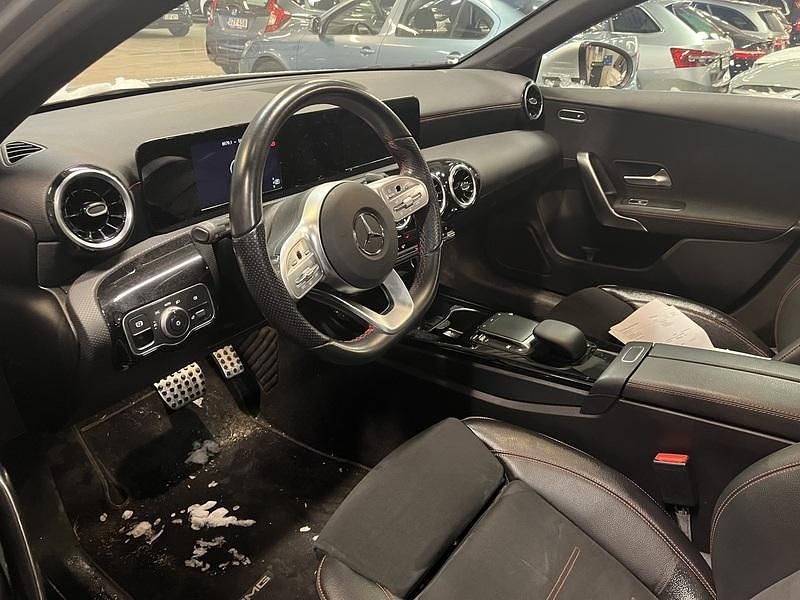 Käytetty Mercedes A180 Business 136 HP (100 kW) 2021 Sedan