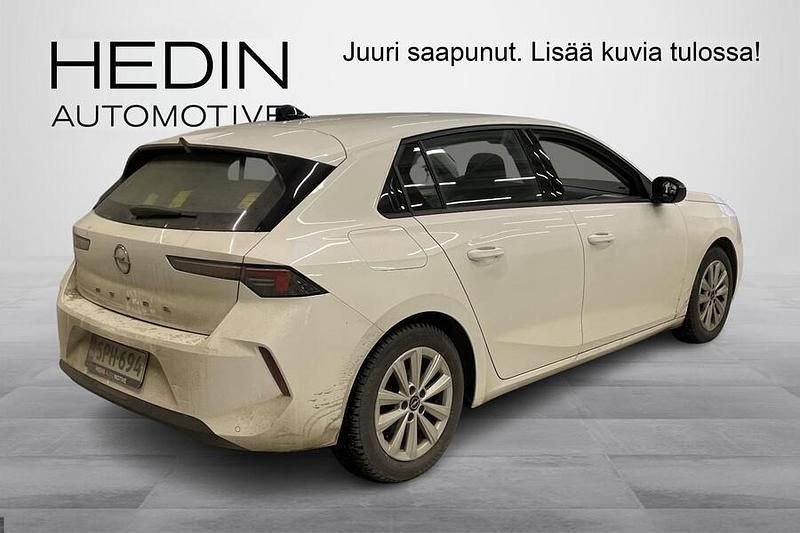 Käytetty Opel Astra Innovation 110 HP (80 kW) 2023 Valkoinen Viistoperä