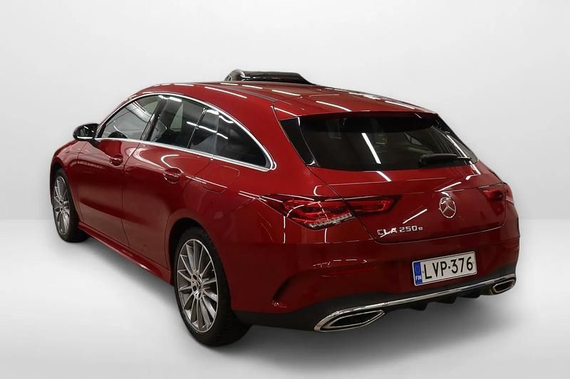 Käytetty Mercedes CLA250e Shooting Brake Business 160 HP (117 kW) 2022 Met. punainen Farmari