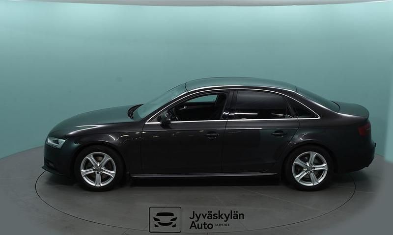 Käytetty Audi A4 Business 170 HP (125 kW) 2012 Harmaa Sedan