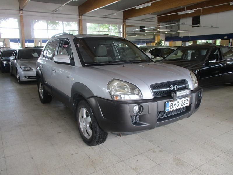 Met. hopea Käytetty 2005 Hyundai Tucson GLS Katumaasturi | 3 490 € - Kuva 1/4