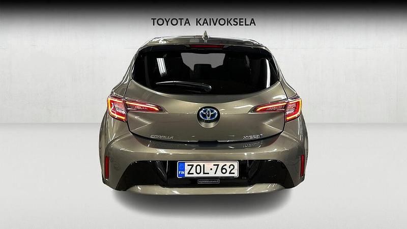 Käytetty Toyota Corolla Edition 122 HP (89 kW) 2022 Ruskea (beige) Viistoperä