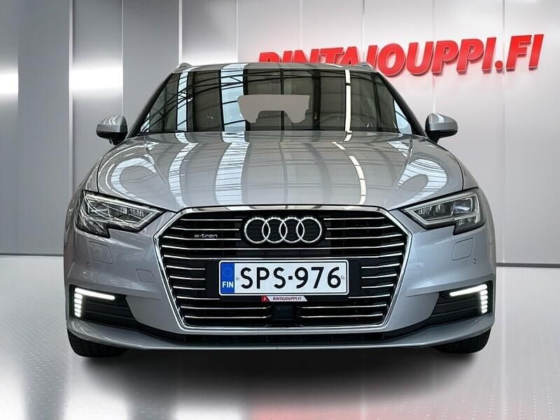Käytetty Audi A3 Sportback e-tron Business 150 HP (110 kW) 2020 Viistoperä