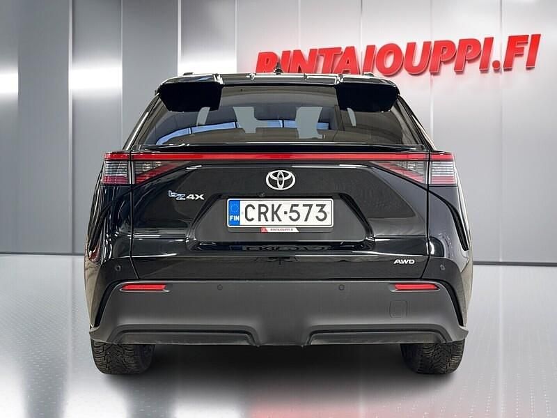 Käytetty Toyota bZ4X Style 252 kW (343 HP) 2023 Musta Katumaasturi