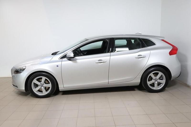 Käytetty Volvo V40 Business Edition 114 HP (83 kW) 2015 Valkoinen Viistoperä
