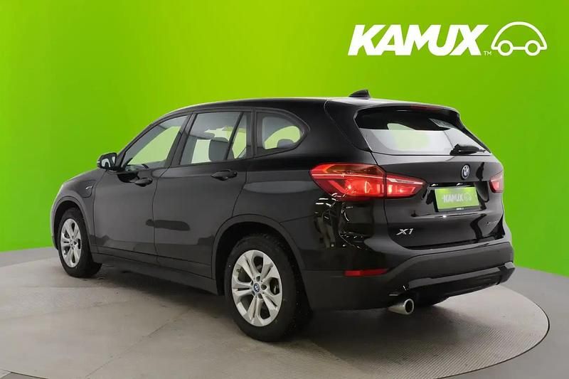 Käytetty BMW X1 Advantage 125 HP (91 kW) 2021 Musta Katumaasturi