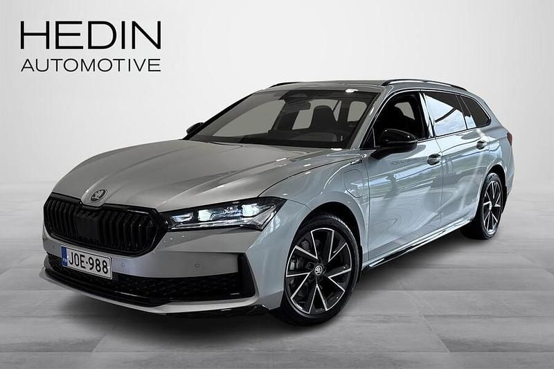 Harmaa Käytetty 2025 Skoda Superb SportLine Farmari | 47 900 € - Kuva 1/4