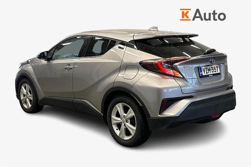 Käytetty Toyota C-HR Premium 122 HP (89 kW) 2018 Hopea Katumaasturi