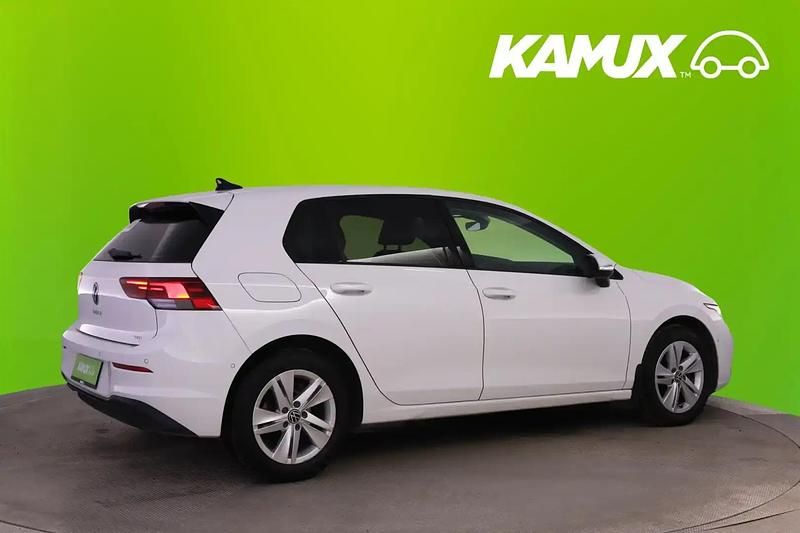 Käytetty VW Golf VIII Comfortline 131 HP (96 kW) 2023 Valkoinen Sedan