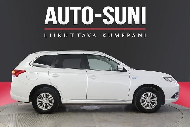 Käytetty Mitsubishi Outlander P-HEV Intense 121 HP (88 kW) 2016 Farmari