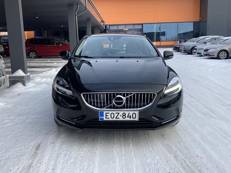 Käytetty Volvo V40 Inscription 120 HP (88 kW) 2018 Viistoperä