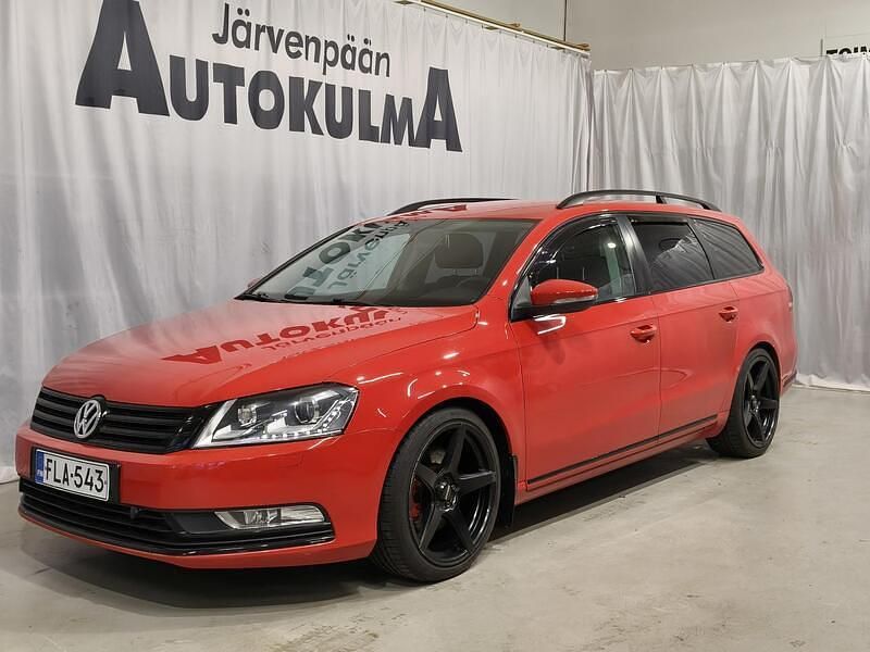 Punainen Käytetty 2013 VW Passat Farmari | 7 980 € (Perustarjous) - Kuva 1/4