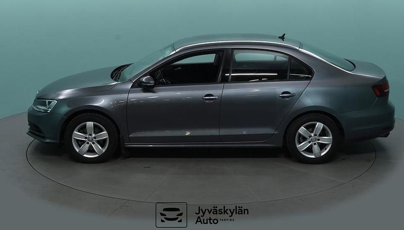 Käytetty VW Jetta 105 HP (77 kW) 2017 Harmaa Sedan