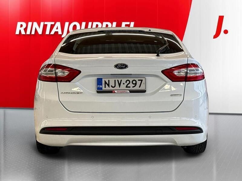 Käytetty Ford Mondeo Trend 160 HP (117 kW) 2015 Valkoinen Viistoperä