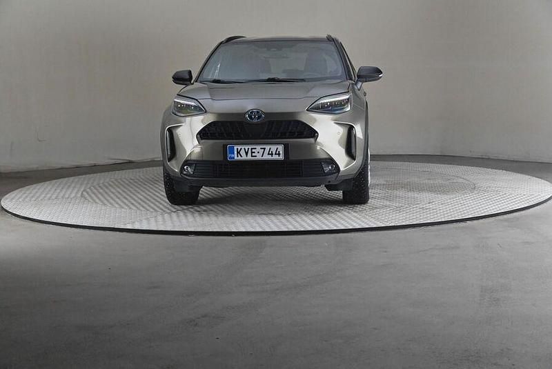 Käytetty Toyota Yaris Cross Business Edition 116 HP (85 kW) 2023 Katumaasturi