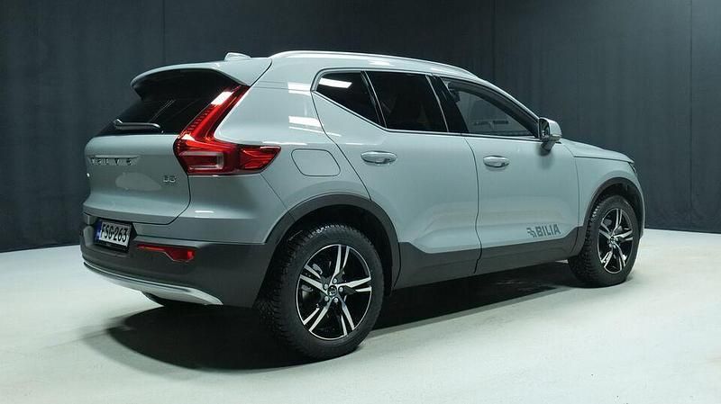 Käytetty Volvo XC40 163 HP (119 kW) 2025 Katumaasturi