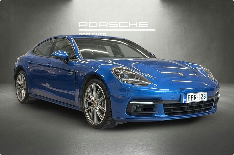 Käytetty Porsche Panamera 4 330 HP (242 kW) 2018 Sininen Sedan
