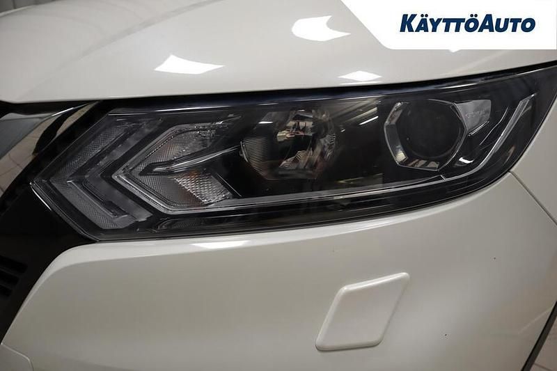 Käytetty Nissan Qashqai N-Connecta 116 HP (85 kW) 2018 Pearl white Katumaasturi