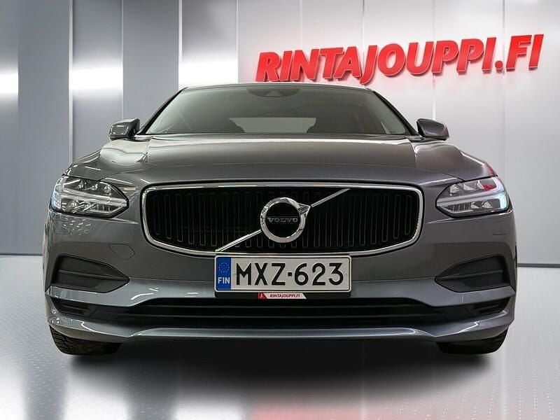 Käytetty Volvo S90 Momentum 150 HP (110 kW) 2020 Sedan