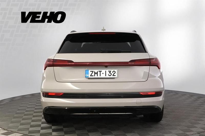 Käytetty Audi e-tron Advanced Plus 300 kW (408 HP) 2019 Ruskea Katumaasturi