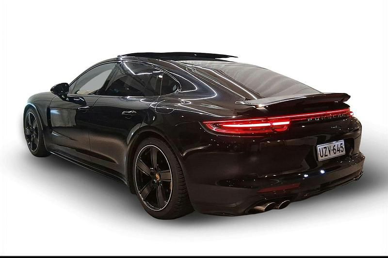 Käytetty Porsche Panamera Turbo S 671 HP (493 kW) 2017 Musta Sedan