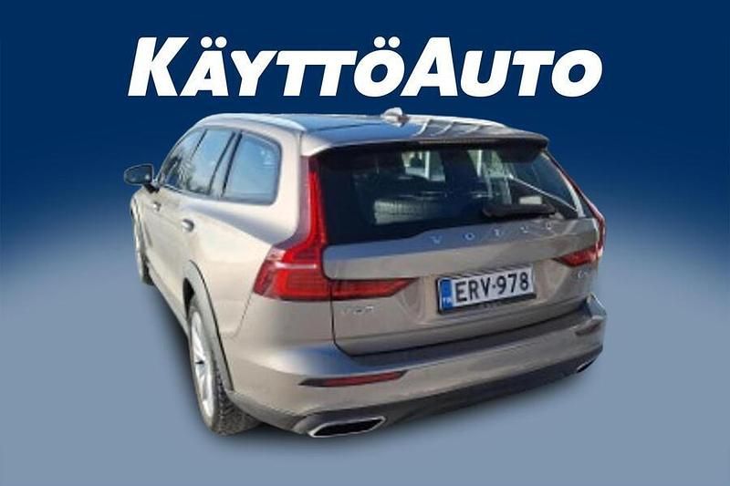Käytetty Volvo V60 CC 190 HP (139 kW) 2020 Harmaa Farmari