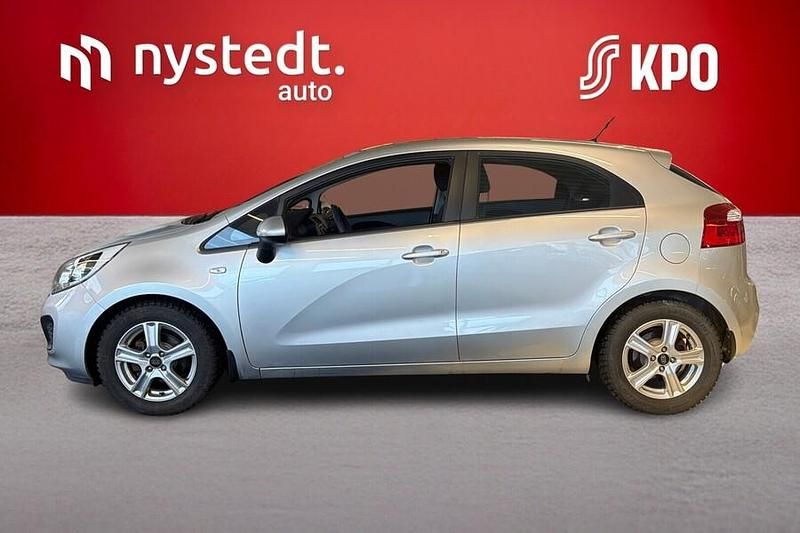 Käytetty Kia Rio LX 86 HP (63 kW) 2014 Hopea Viistoperä