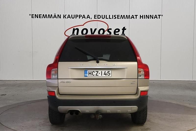 Käytetty Volvo XC90 Momentum 185 HP (136 kW) 2008 Keltainen Katumaasturi