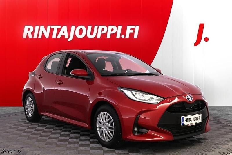 Käytetty Toyota Yaris Hybrid 92 HP (67 kW) 2023 Punainen Viistoperä