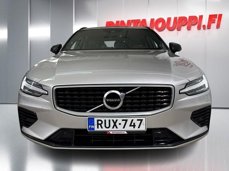 Käytetty Volvo V60 R-Design 392 HP (288 kW) 2020 Farmari