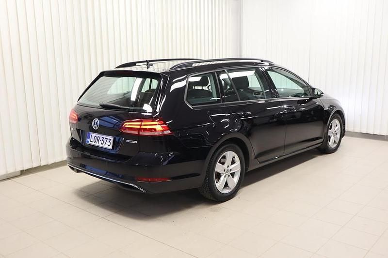 Käytetty VW Golf VII Comfortline 131 HP (96 kW) 2019 Musta Farmari
