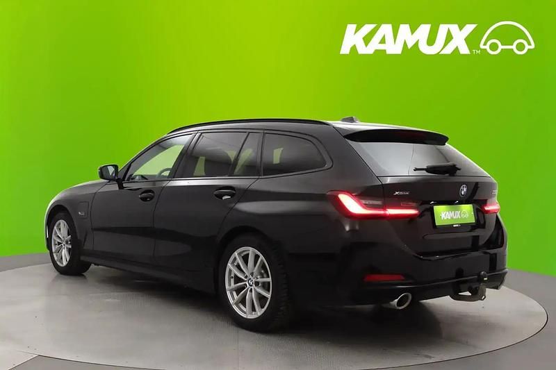 Käytetty BMW 330e Sport Line 292 HP (214 kW) 2022 Musta Farmari